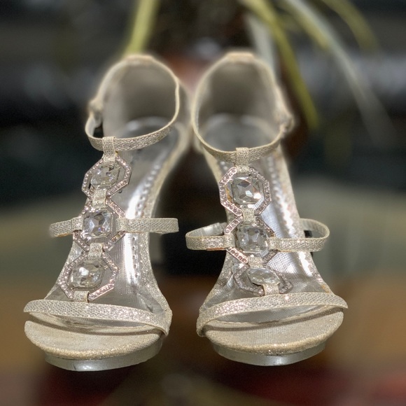 GIBI Collection Damia Crystal Silver Stilleto - Picture 1 of 4